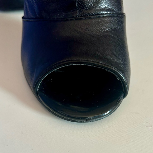 Bandolino leather bootie size 6 - Picture 7 of 8